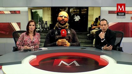 Amigos y familiares llegan a la funeraria donde velarán a "Chabelo"