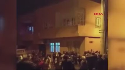 Batman'da husumetli aileler arasındaki taş- sopa ve silahlı kavga kamerada: 2 yaralı, 11 gözaltı 