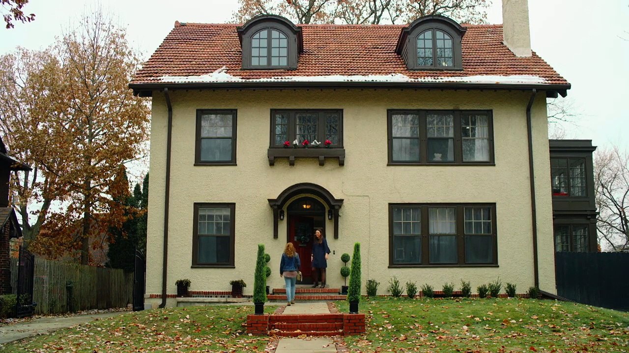 Piégée sous leur toit | movie | 2020 | Official Trailer