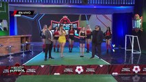 La sensual entrada de las chicas del programa