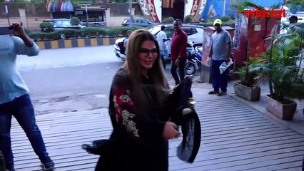 राखीचा पहिला रोजा बुरखा घालून इफ्तार पार्टीत पोहोचली