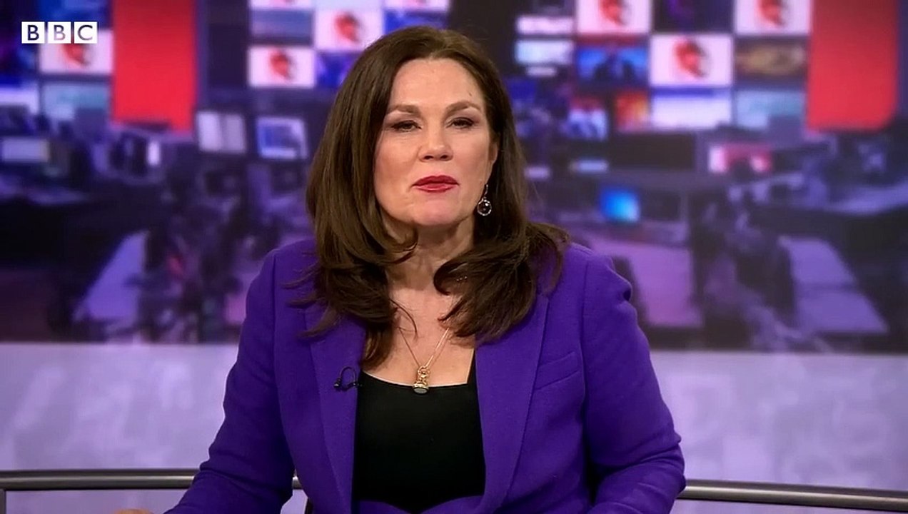 Vatican returns ancient Parthenon sculptures to Greece - BBC News