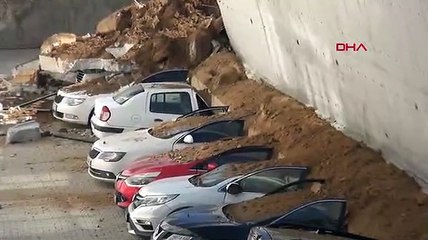 Yozgat'ta istinat duvarı 11 aracın üzerine çöktü