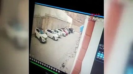 Yozgat'ta istinat duvarı 11 aracın üzerine düştü