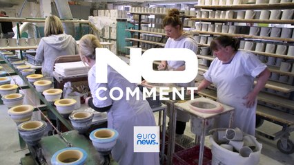 Los recuerdos de la coronación de Carlos III dan un empujón a la industria de la cerámica inglesa