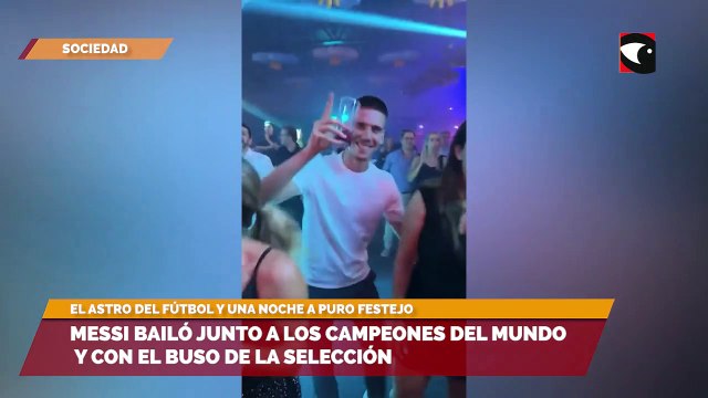 Messi bailó junto a los campeones del mundo y con el buso de la selección