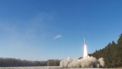 لماذا يلوح بوتين باستخدام الأسلحة النووية؟