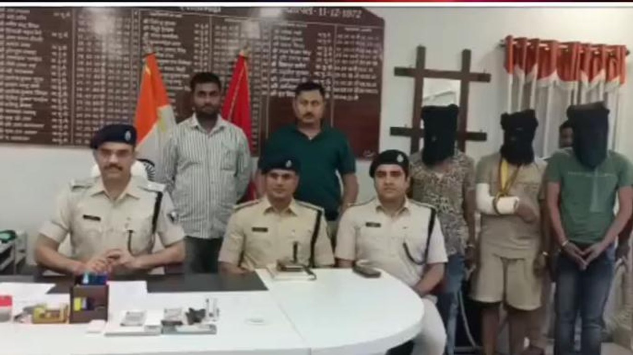 सीतामढ़ी: लूटकांड का एसपी ने किया खुलासा, हथियार सहित तीन अपराधी गिरफ्तार