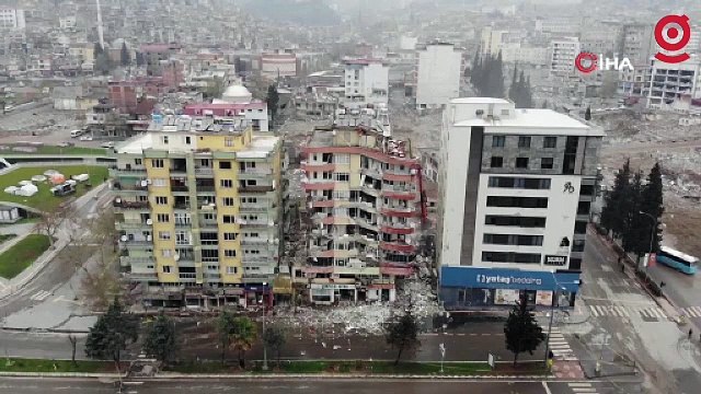 Kahramanmaraş'ta 8 katlı binanın kontrollü yıkımı kamerada