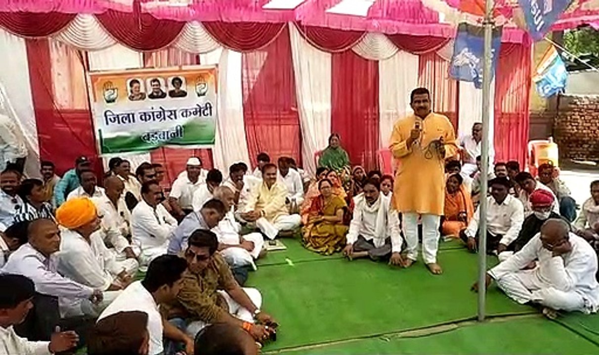 Congress protest, burnt effigy of PM Naredra Modi