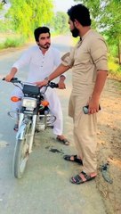 Bike Helemet kia huta police wala bechara Khizar Omer Comedy Video 2023