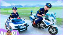 Andi and Kudo Unboxing and Assembling Police Cars  Motorcycles Toys