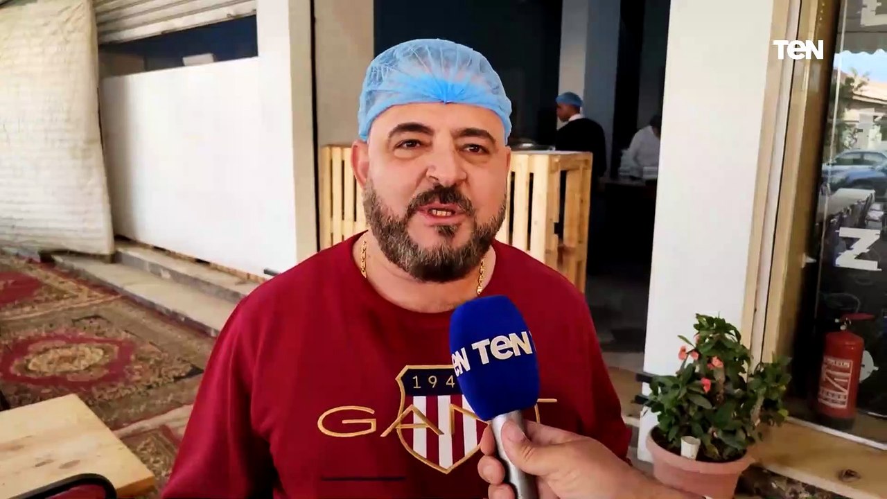 مش هنبطل خير وربنا بيعوض.. قبطي يقيم أكبر "مائدة رحمن" بالغردقة للعام التاسع