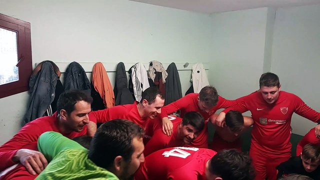 LE VESTIAIRE DE L'AS DU PIC APRÈS LA VICTOIRE À SAINT-UZE