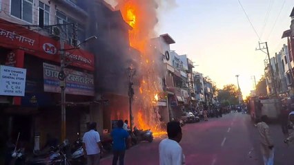 video- मुख्य बाजार में अग्नि हादसा, जलकर खाक हुआ नया शो-रूम