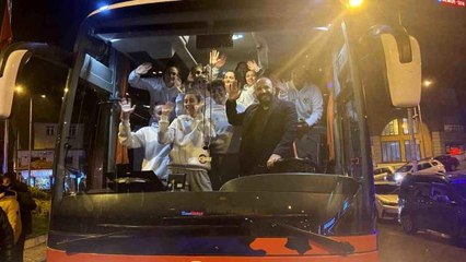 1. Lig'e yükselen kadın basketbol takımına meşaleli karşılama