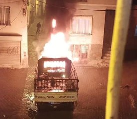 SİİRT'TE PARK HALİNDEKİ KAMYONET YANDI