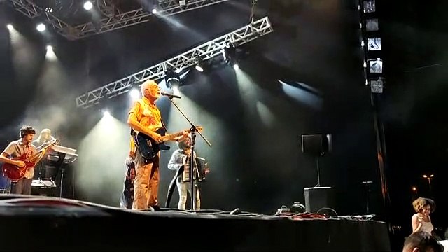 Gil arrasta multidão e promete voltar a Florianópolis em encerramento da Maratona Cultural