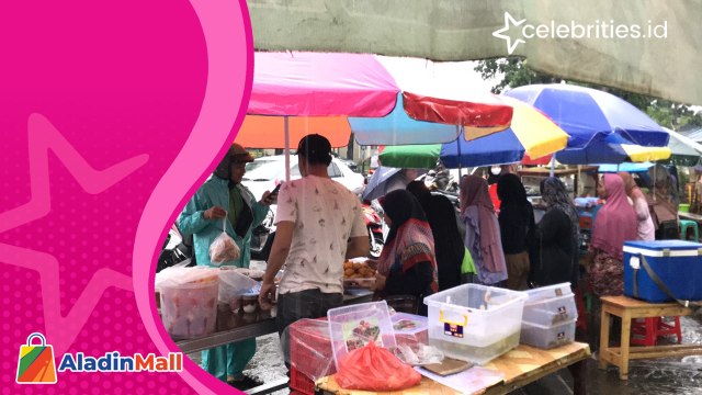 Sensasi Berburu Takjil di Tangsel, Diwarnai Hujan-hujanan