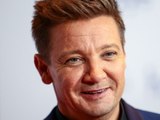 Nach Schneepflug-Unfall: Jeremy Renner trainiert auf dem Laufband