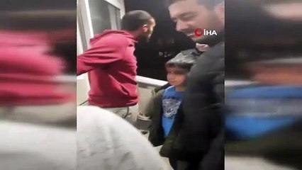 Kapıya siper oldu, cemaati camiye sokmadı