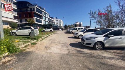 Antalya'da çökme yaşandığı için kapatılan yol otopark oldu