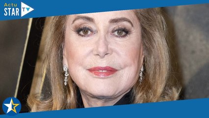 Catherine Deneuve ose la transparence, Carla Bruni dévoile ses sublimes jambes pour Saint-Laurent