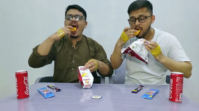 NO THUMBS FOOD EATING CHALLENGE | NO THUMBS EATING COMPETITION | NO THUMB CHALLENGE | FOOD CHALLENGE
