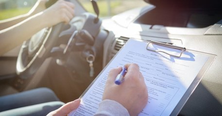 Corée du Sud : une femme de 69 ans obtient le permis de conduire après 960 tentatives et devient une célébrité locale