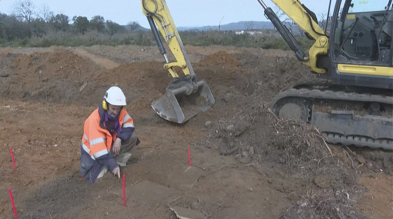 Des tombes d'enfants harkis, enterrés indignement, révélées par des fouilles dans le sud de la France