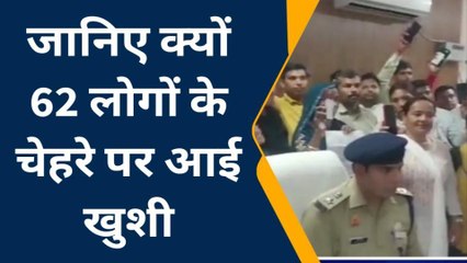 इटावाः एसएसपी ने आखिर क्यों बांटे 10 लाख रूपये के मोबाइल, जानिये क्या है मामला