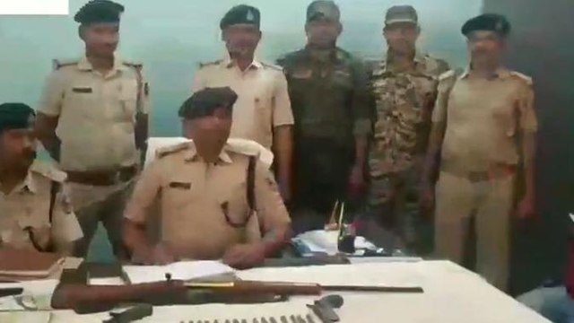 मुंगेर: एक राइफल 15 जिंदा कारतूस एवं दो देसी कट्टा के साथ, एक गिरफ्तार