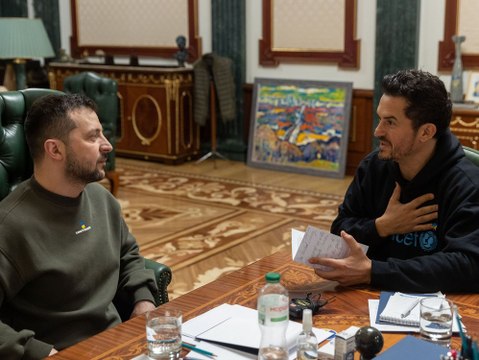 Wolodymyr Selenskyj empfängt Hollywoodstar Orlando Bloom in Kiew