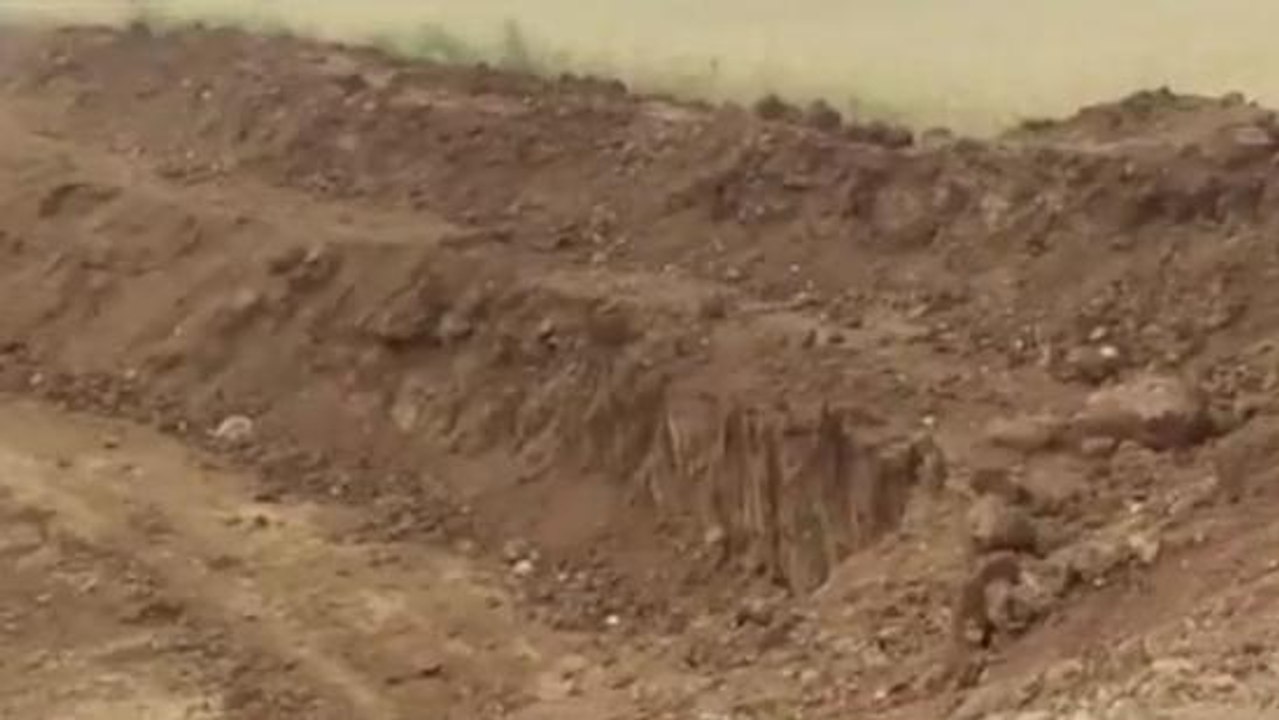 सीधी: ग्रामीणों का आरोप, मशीनों से निर्माण कार्य करने के कारण नहीं मिल रहा रोजगार