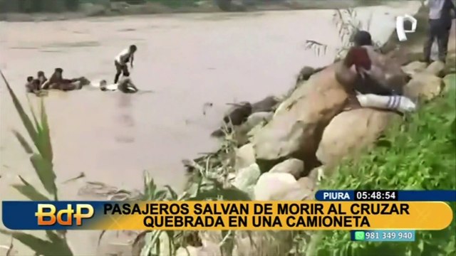 Piura: camioneta con pasajeros fue arrastrada por caudaloso río formado por las intensas lluvias