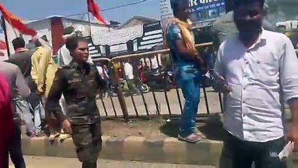 नेशनल हाईवे 30 में ट्रक की चपेट में आए दर्जनों वाहन