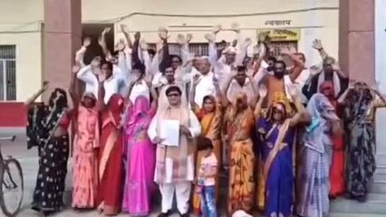 मैनपुरी: राशन डीलर ने ग्राम प्रधान पर लगाए गंभीर आरोप, देखें वीडियो