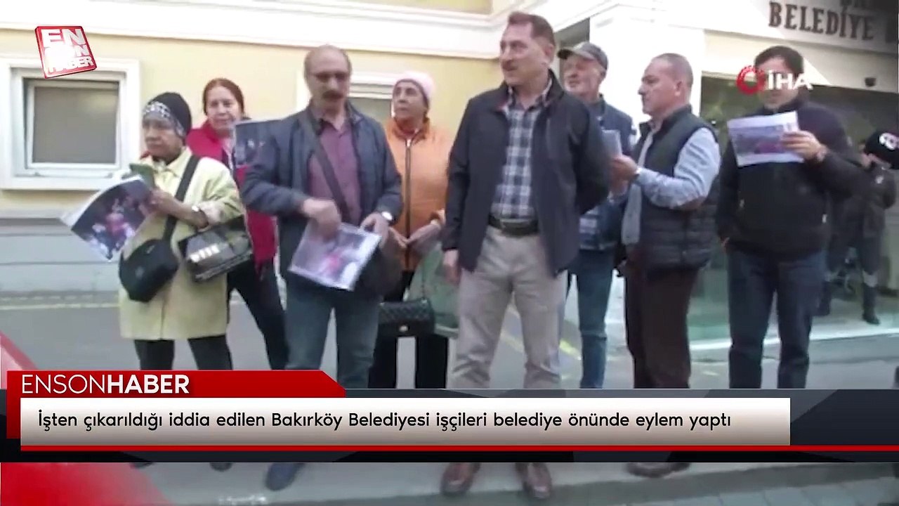 İşten çıkarıldığı iddia edilen Bakırköy Belediyesi işçileri belediye önünde eylem yaptı