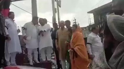 सीधी: राहुल गांधी की सदस्यता खत्म करने पर कांग्रेसियों ने काली पट्टी बांधकर किया उग्र प्रदर्शन