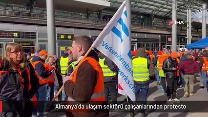 Almanya'da ulaşım sektörü çalışanlarından protesto