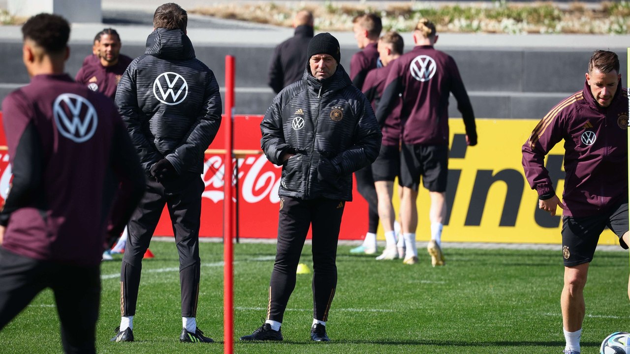 Einsatzzeiten der Bayern- und BVB-Profis fair verteilen? Das sagt Flick