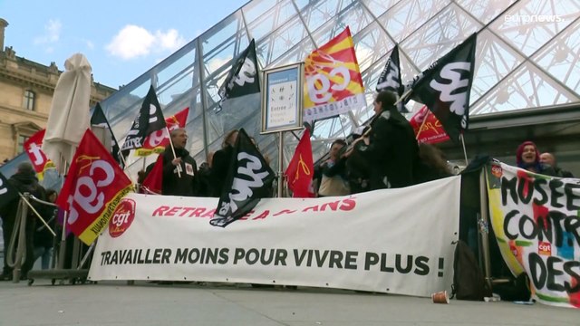 متحف اللوفر يغلق أبوابه في وجه الزوار احتجاجاً على إصلاح قانون التقاعد