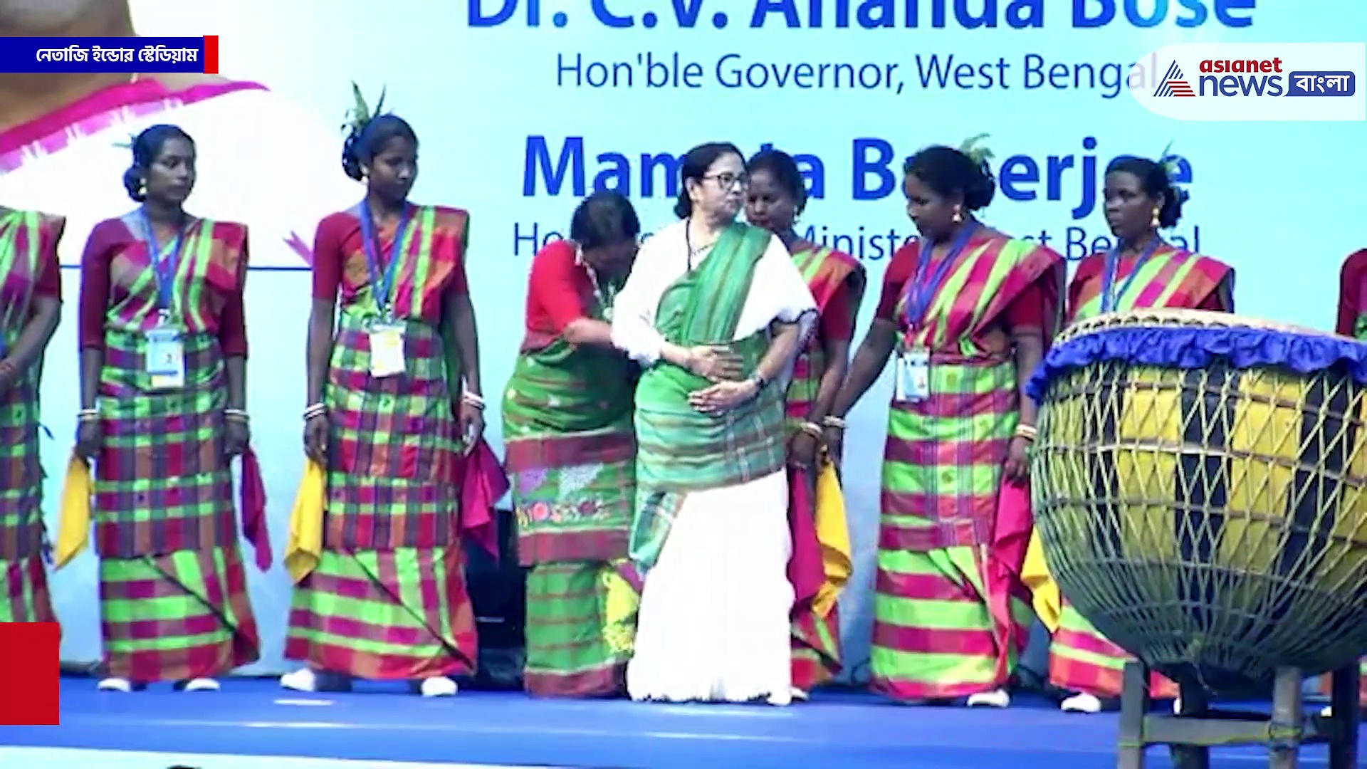 প্রথমবার বঙ্গে রাষ্ট্রপতি দ্রৌপদী মুর্মু , দুর্গামূতি দিয়ে নাগরিক সংবর্ধনা রাজ্য সরকারের