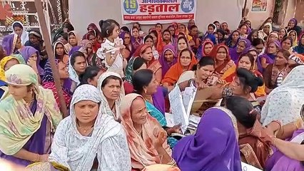 हड़ताल के तेरहवें दिन आशाओं ने धरनास्थल से रैली निकाली