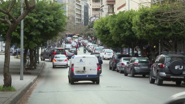 أخبار الساعة | أزمة التوقيت الصيفي تنبش قبور الطائفية وتصفية الحسابات السياسية في لبنان.. كيف؟