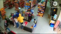 Câmera flagra assalto em supermercado de Marilândia do Sul