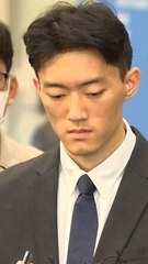 두손 꽁꽁 묶인 전두환 손자, 5·18 사과 이유 묻자 한 마디