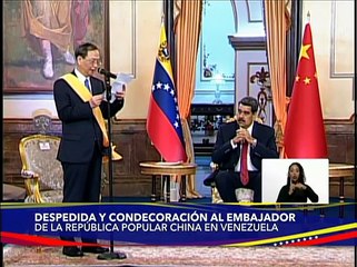 Presidente Nicolás Maduro despide y condecora al Embajador de la República Popular China
