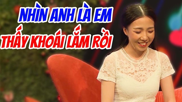 Cô Gái Xinh Đẹp Mê Mẩn Anh Chàng Vì Thấy Giống Hệt Thần Tượng Là Ngôi Sao Hàn Quốc Cực Dễ Thương