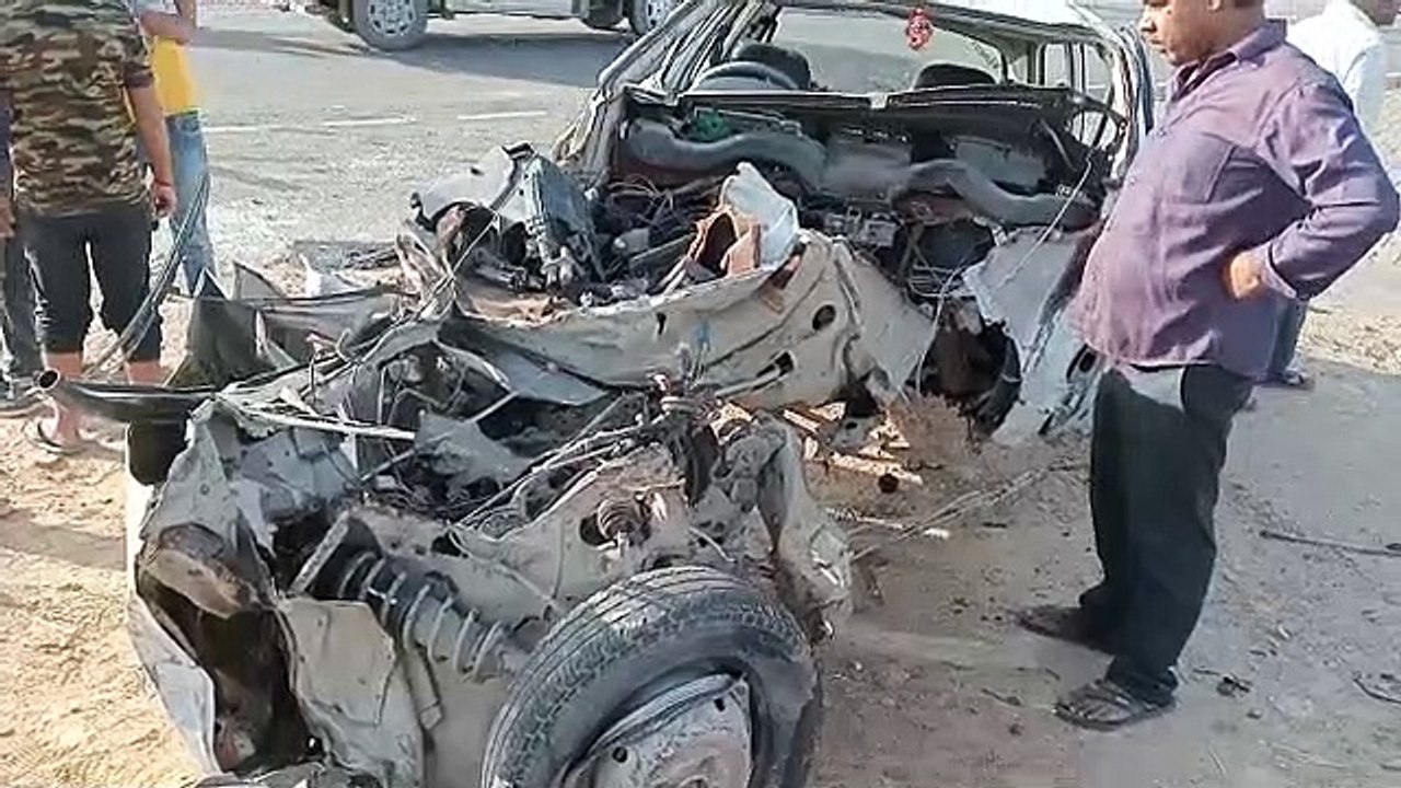रोडवेज बस और कार की सामने से भिड़ंत में सात लोग घायल